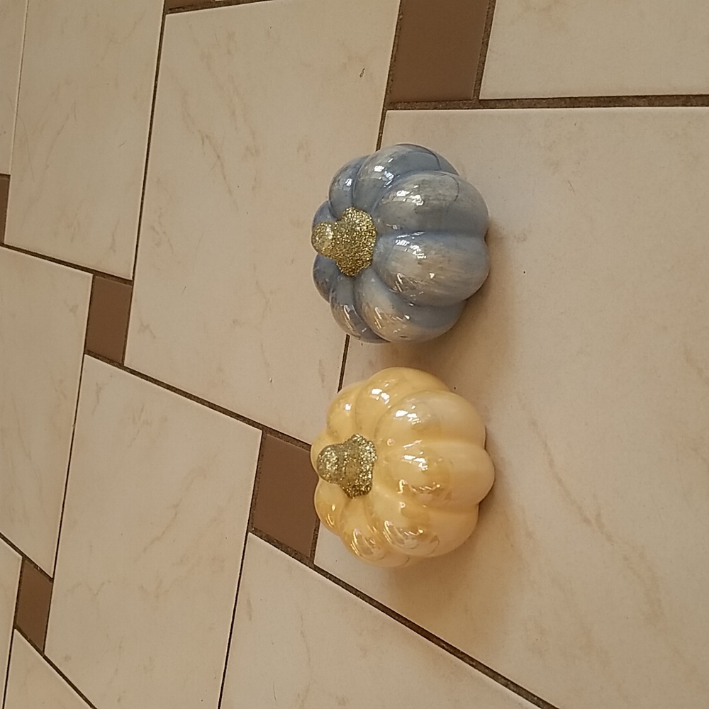 2 mini ceramic pumpkins